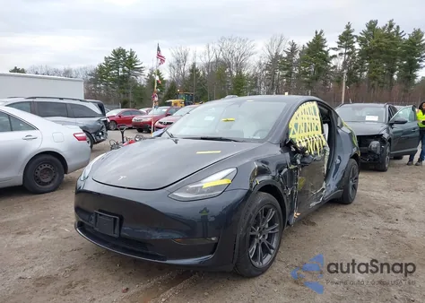 2024 Tesla Model Y Long Range Dual Motor All-Wheel Drive from USA, damaged, VIN 7SAYGAEE4RF166905